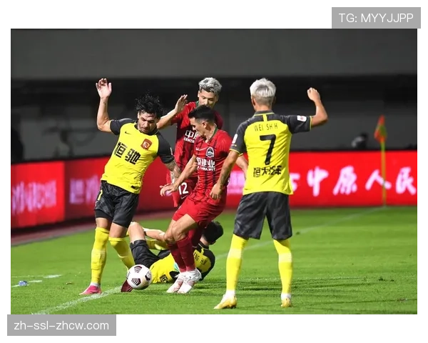 中超联赛引入新一代足球芯片技术，用于辅助越位判罚测试